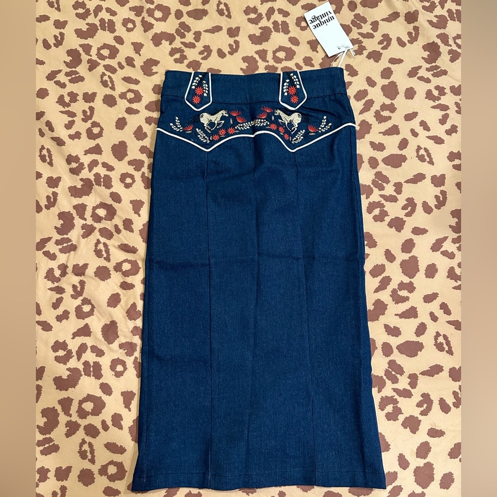 Unique vintage brand new western denim wiggle skirt.